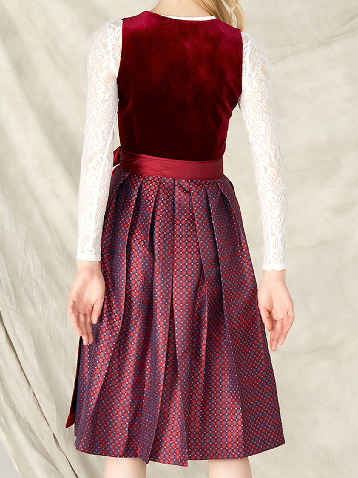 Dirndl in Grün und Beige