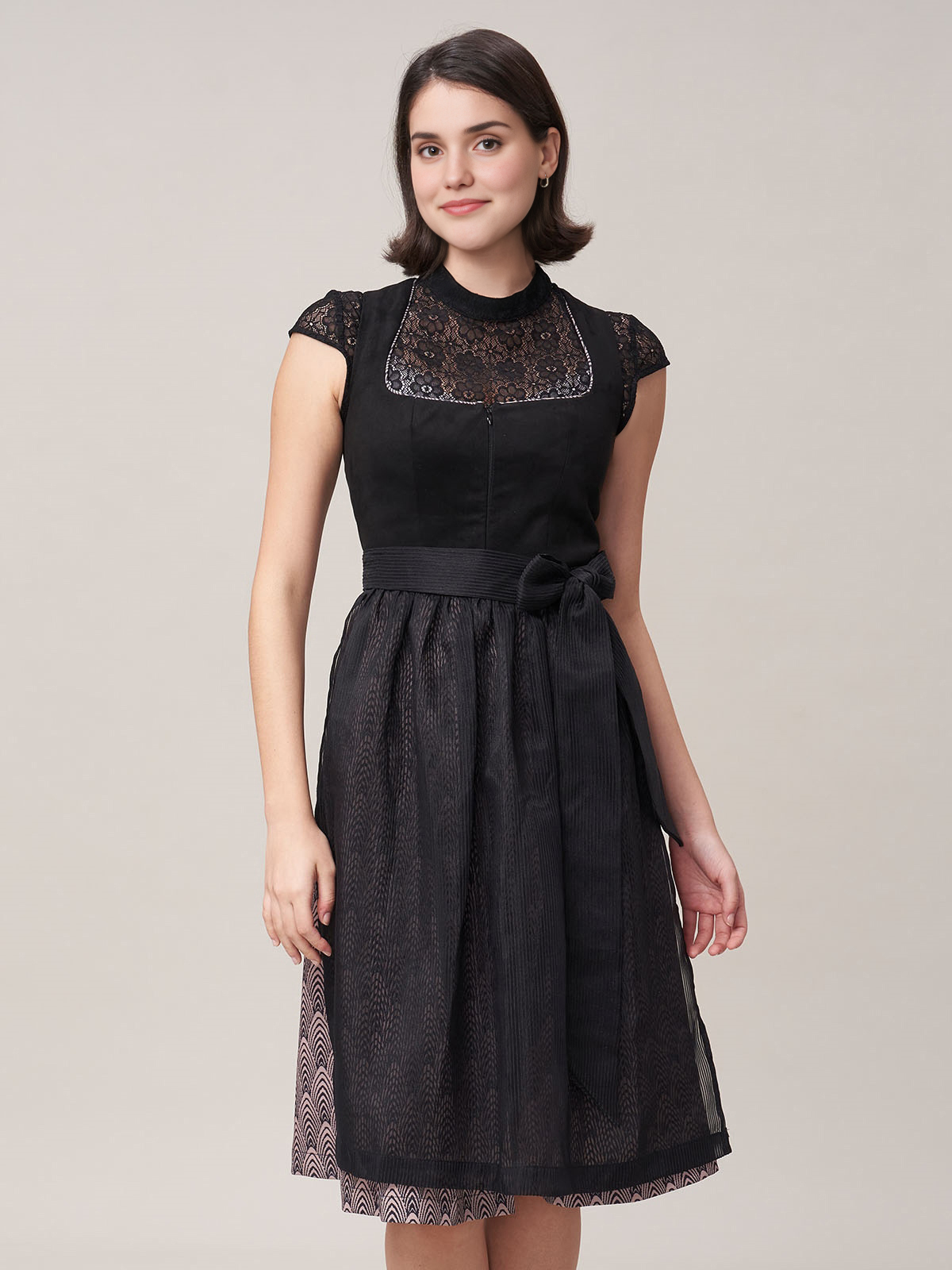 Moderne schwarze Dirndlbluse langarm
