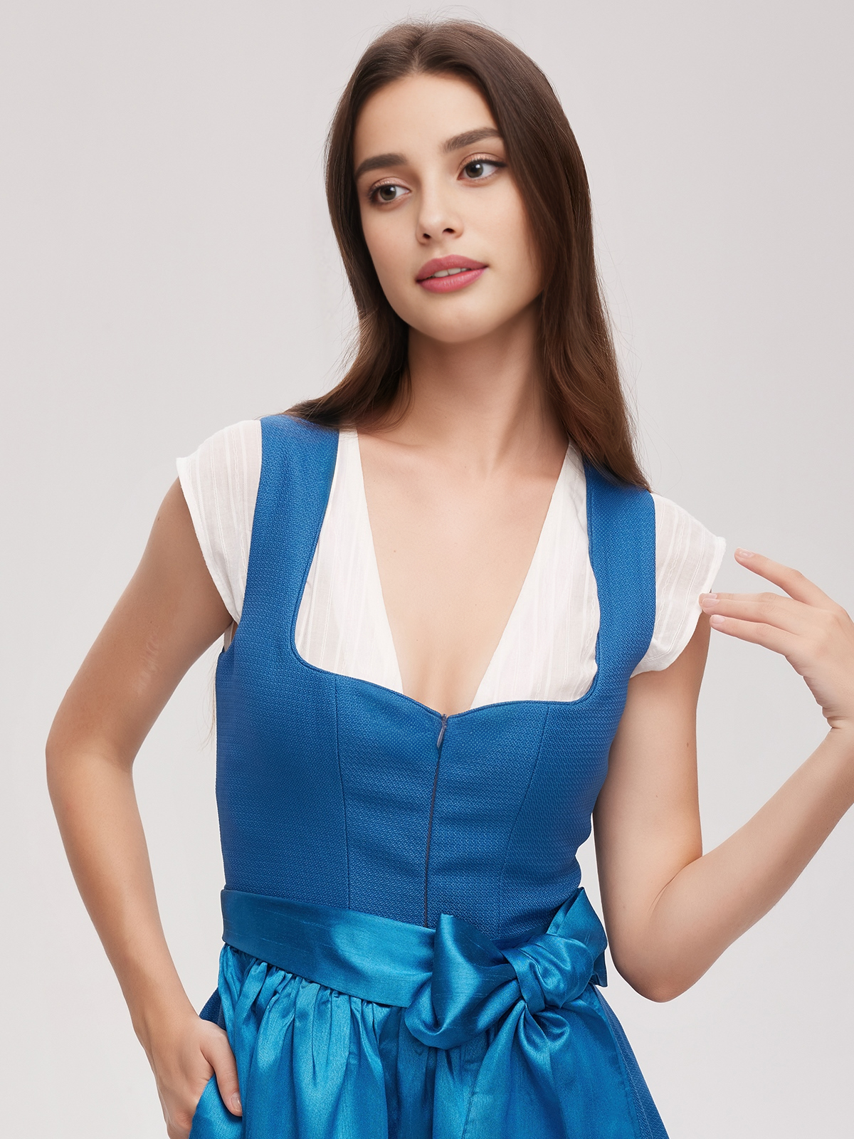Spitze Dirndlbluse in Blau