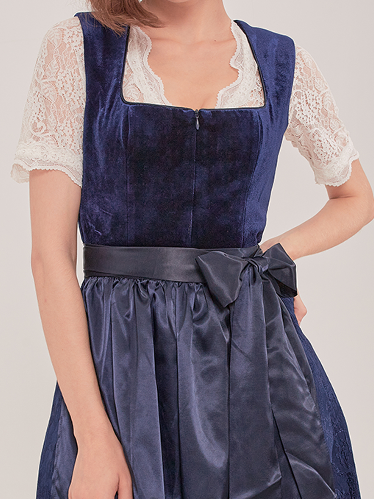 Dirndlbluse in Grün