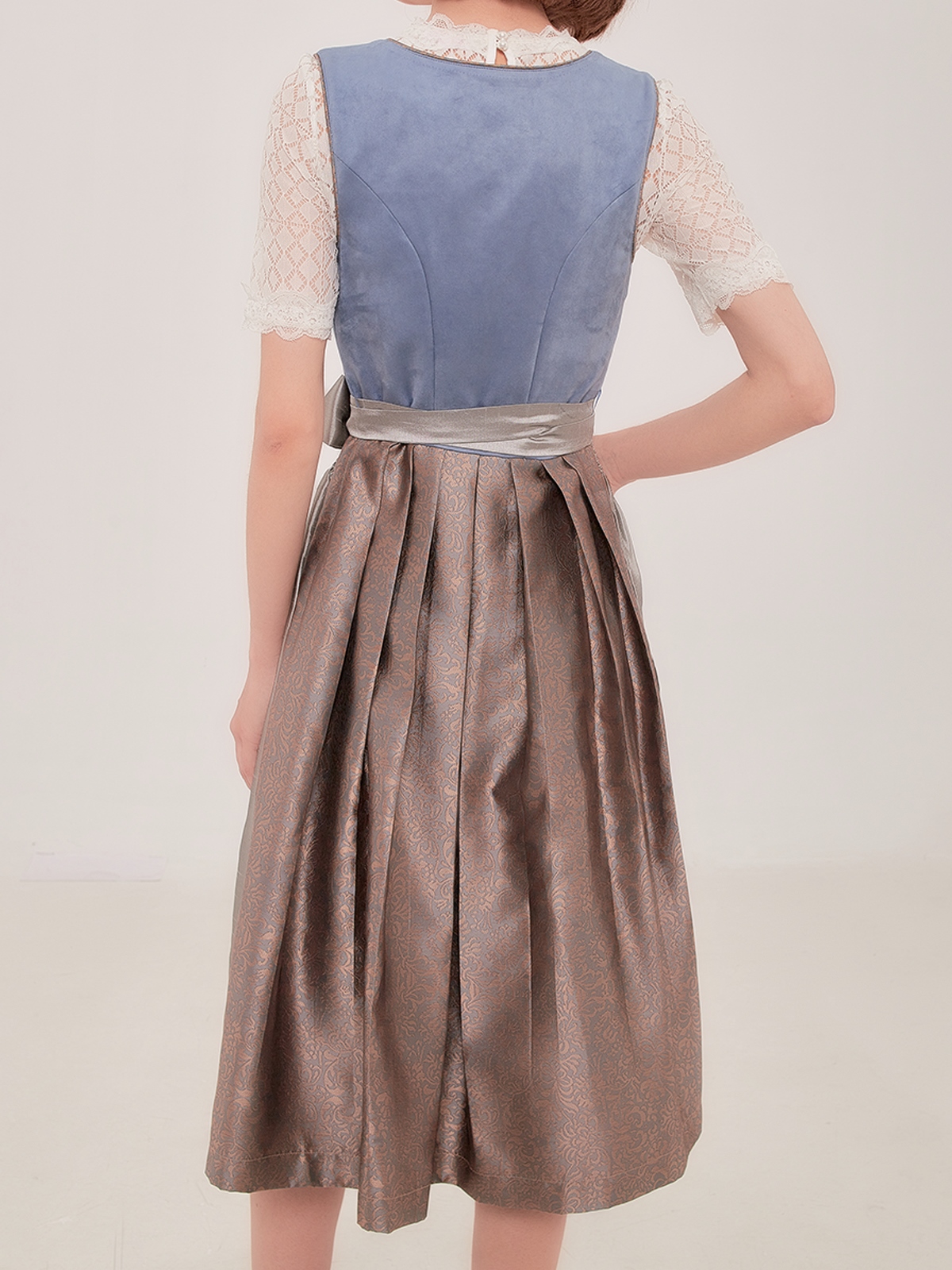 Modernes Dirndl in Blau