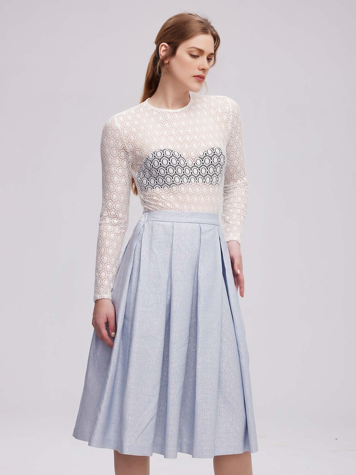 Dirndl Schwarz Rot Midi – Tradition trifft Moderne