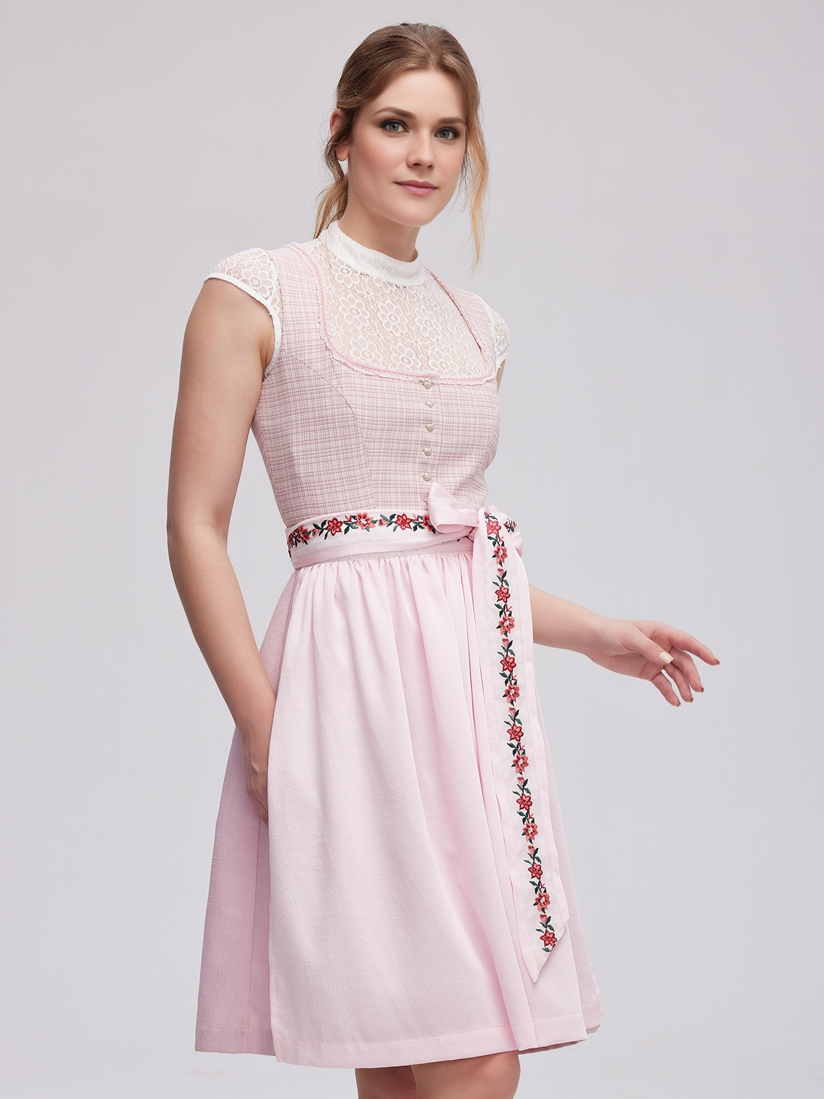 Dirndl in Rosa – feminin und stilvoll