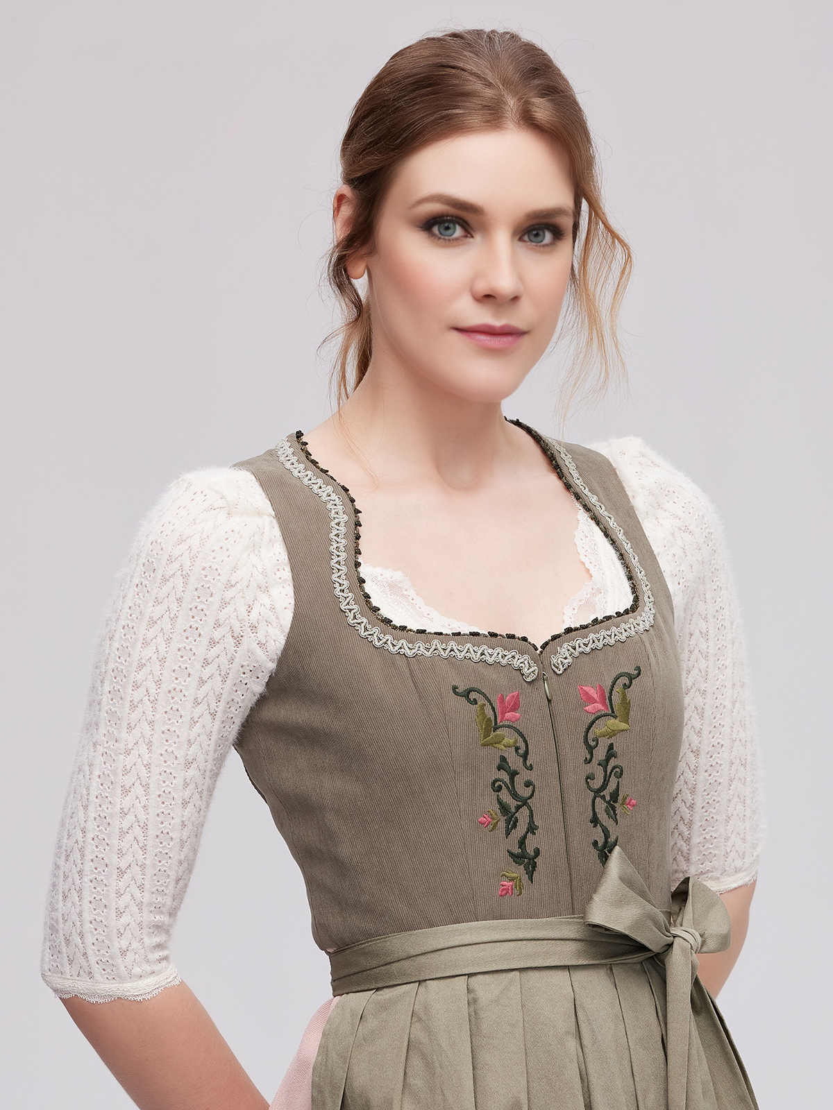 Dirndl mit Trachtenbluse Langarm Spitze