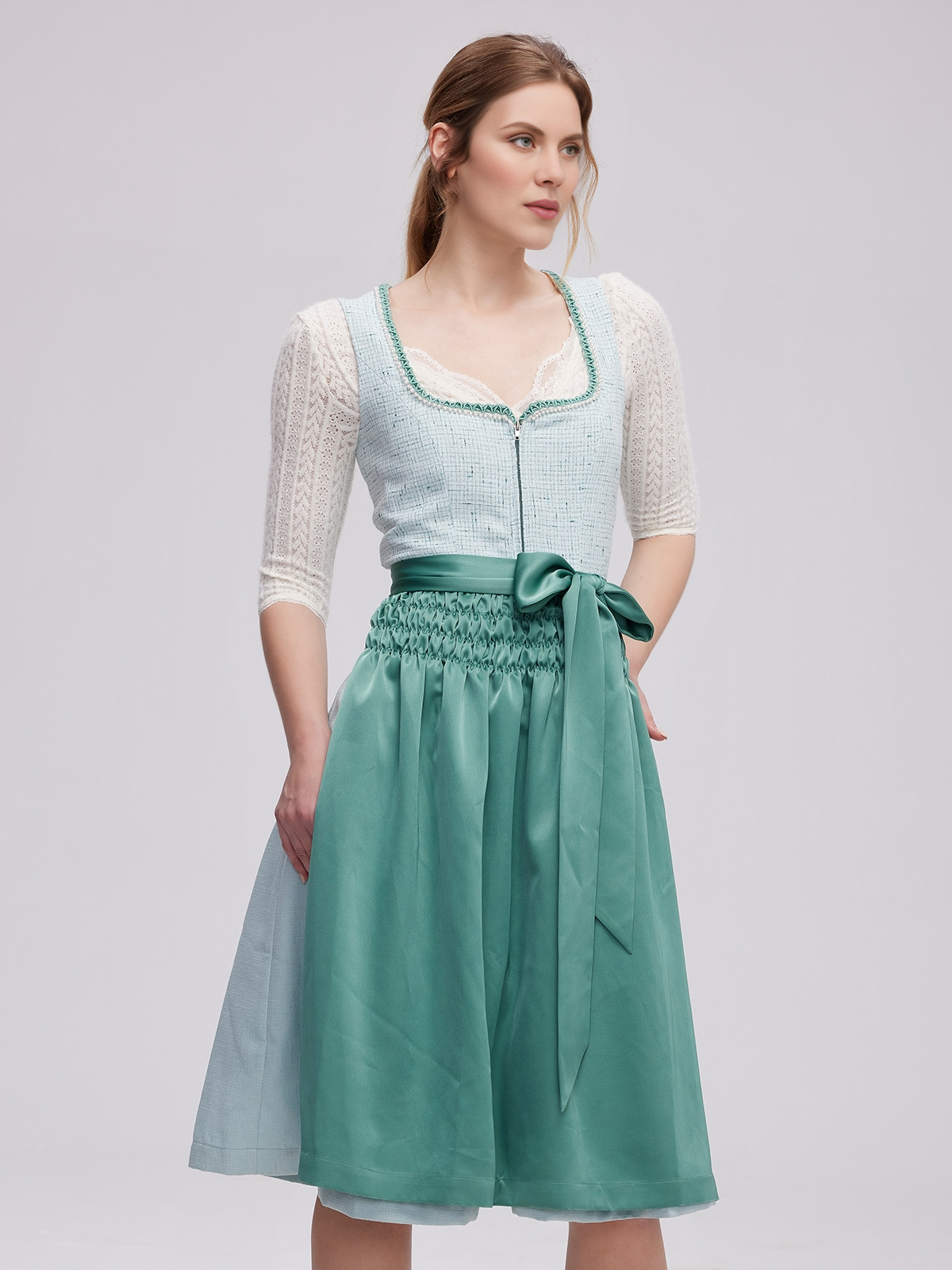 Dirndl Bluse Ärmellos in Grün