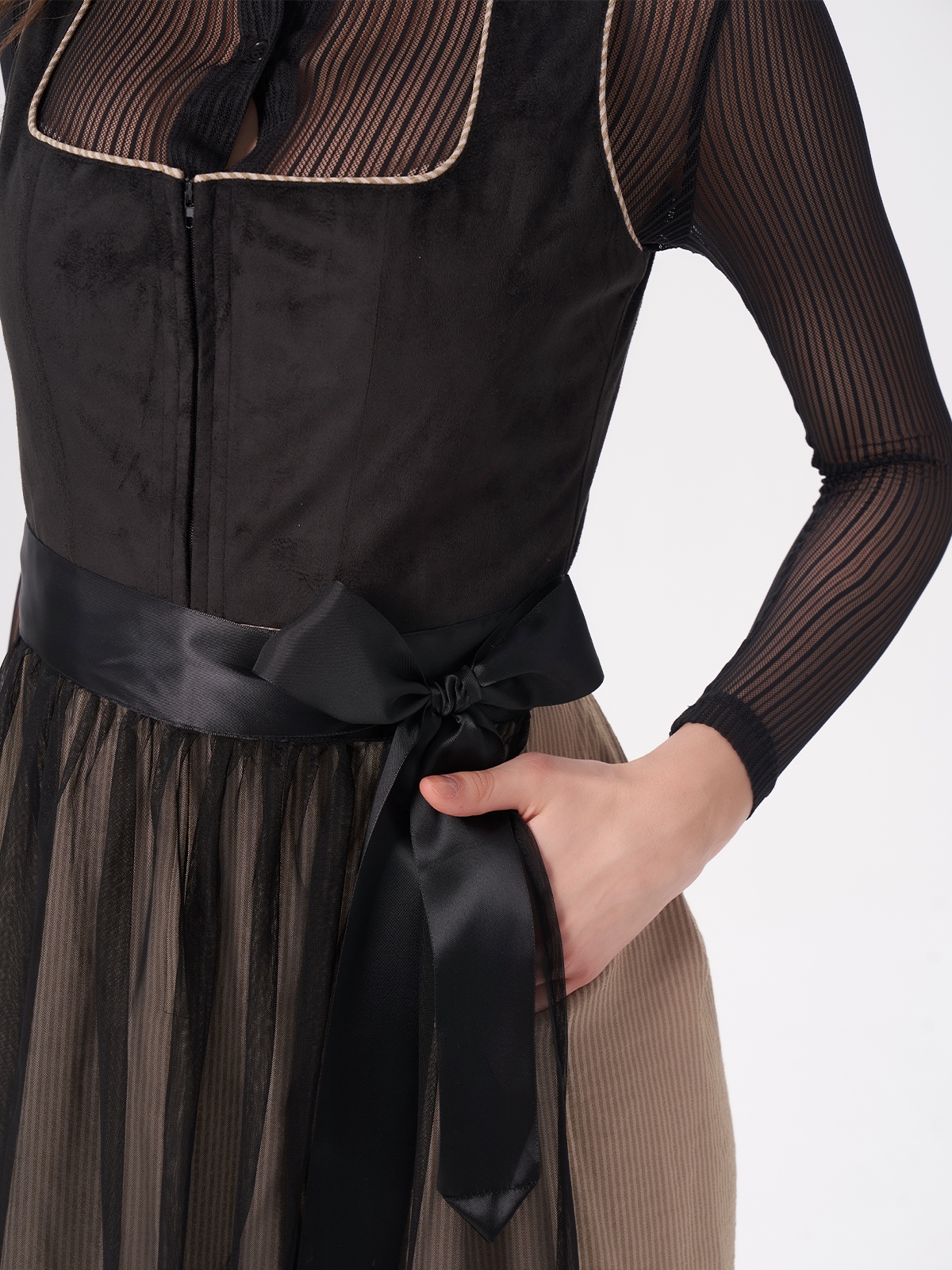 Dirndl dunkel blau – Eleganz und Tradition vereint