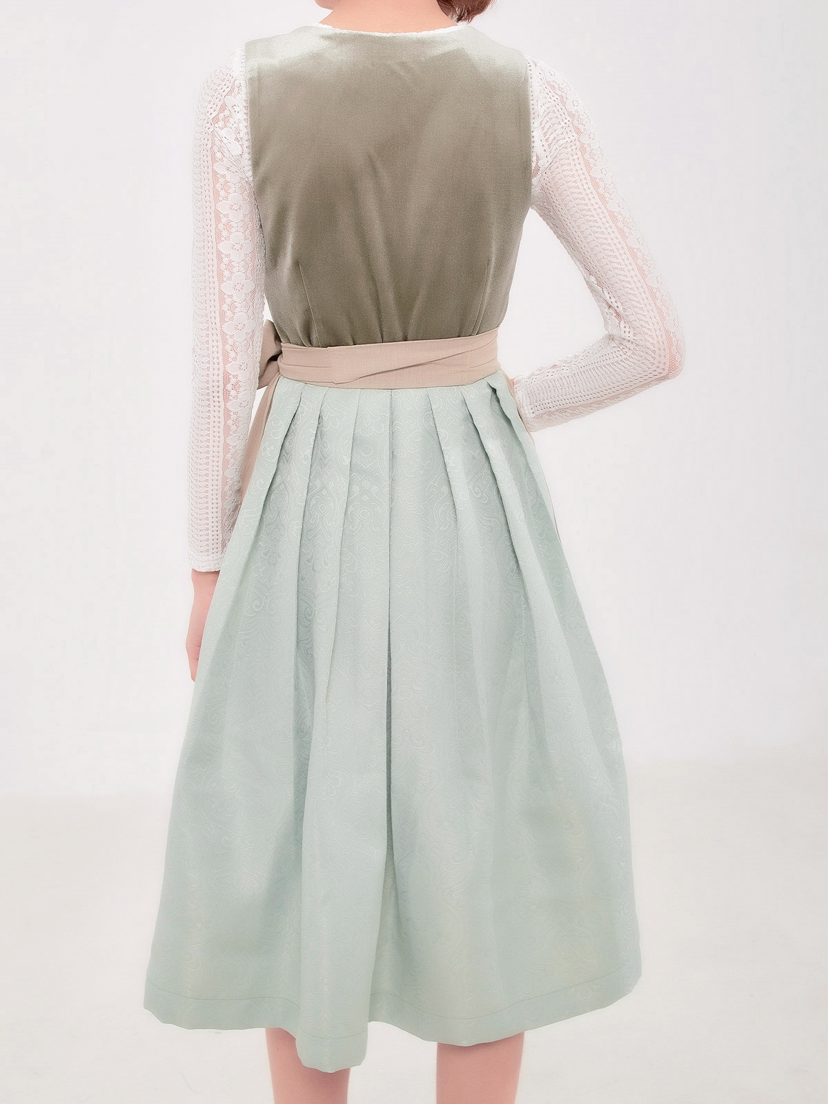 Dirndl in Grün – feminin und stilvoll