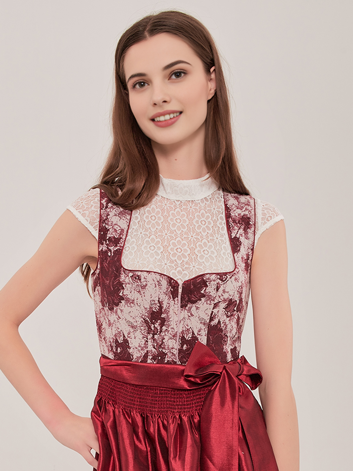 Dirndl Krüger Rot – Eleganz und Tradition vereint