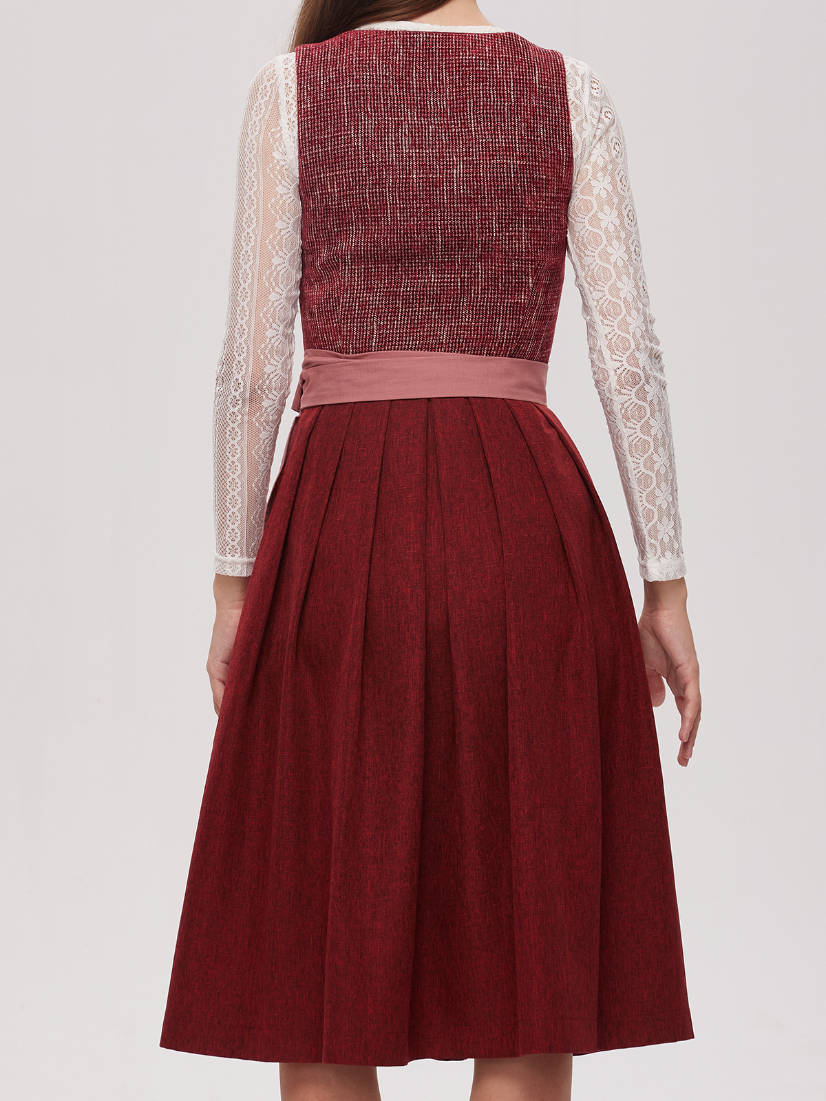 Dirndl mit Herzausschnitt in Rot