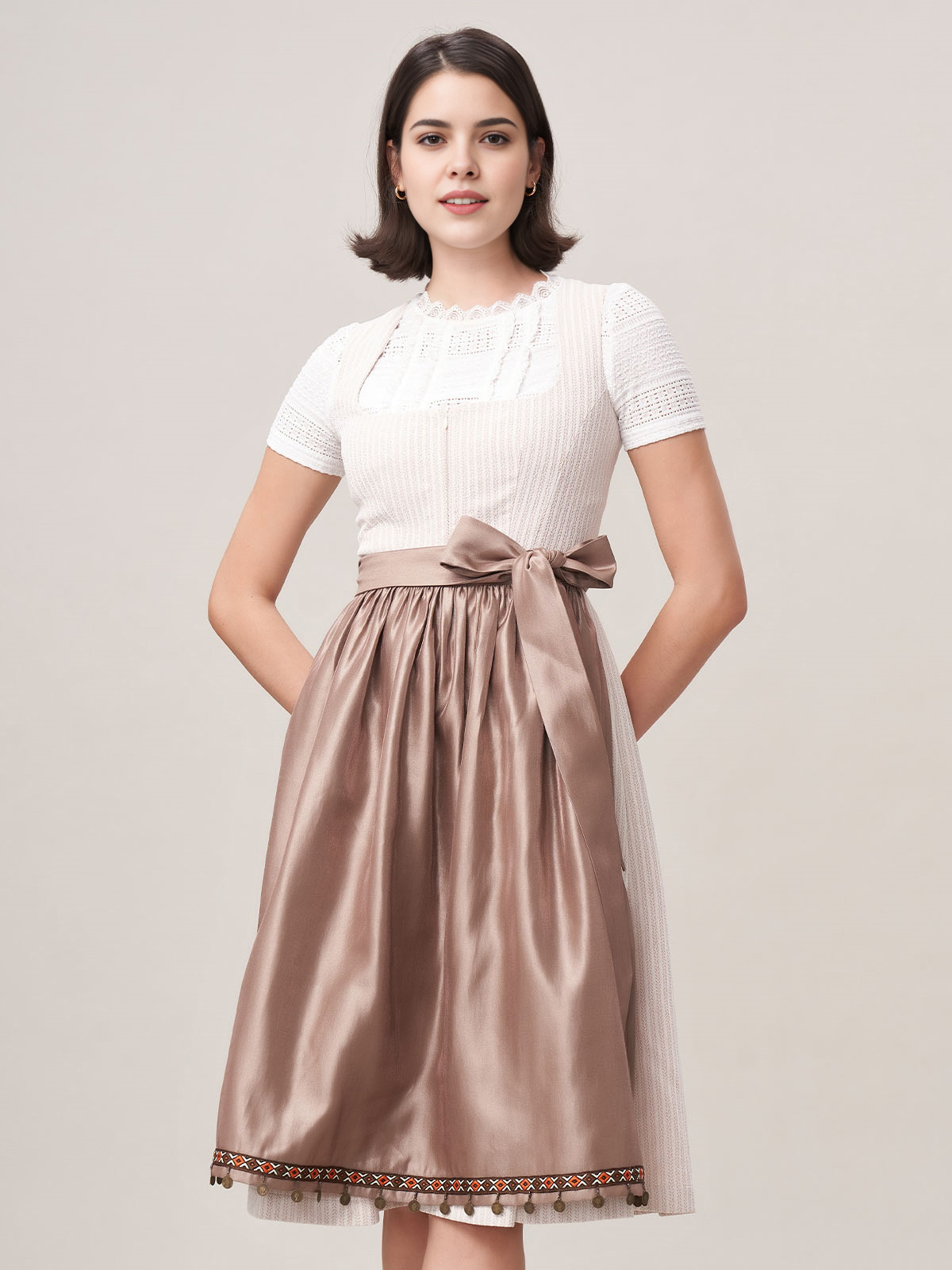 Blaues Samt Dirndl in eleganter Passform