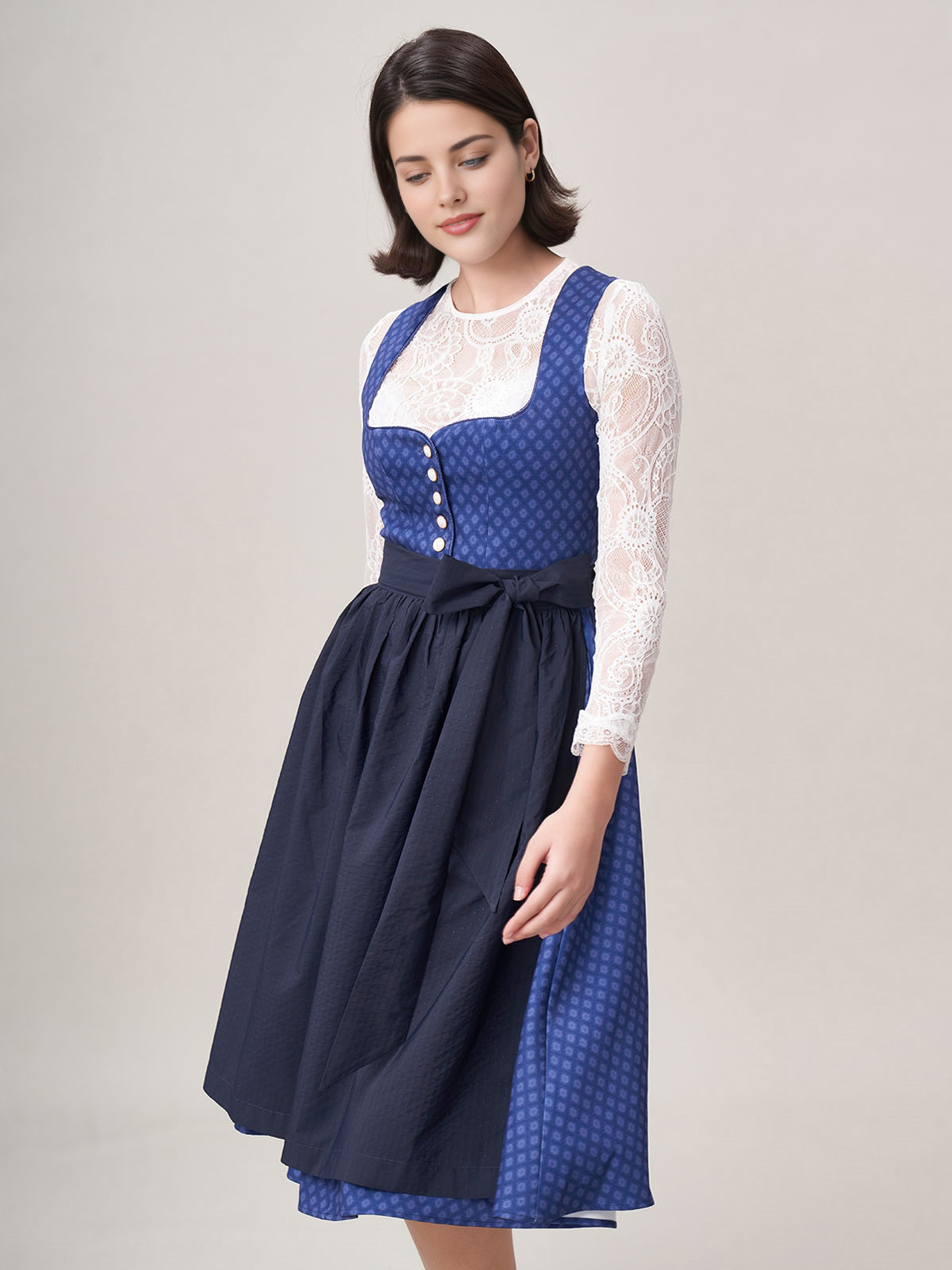 Modernes blaues Dirndl mit femininem Schnitt