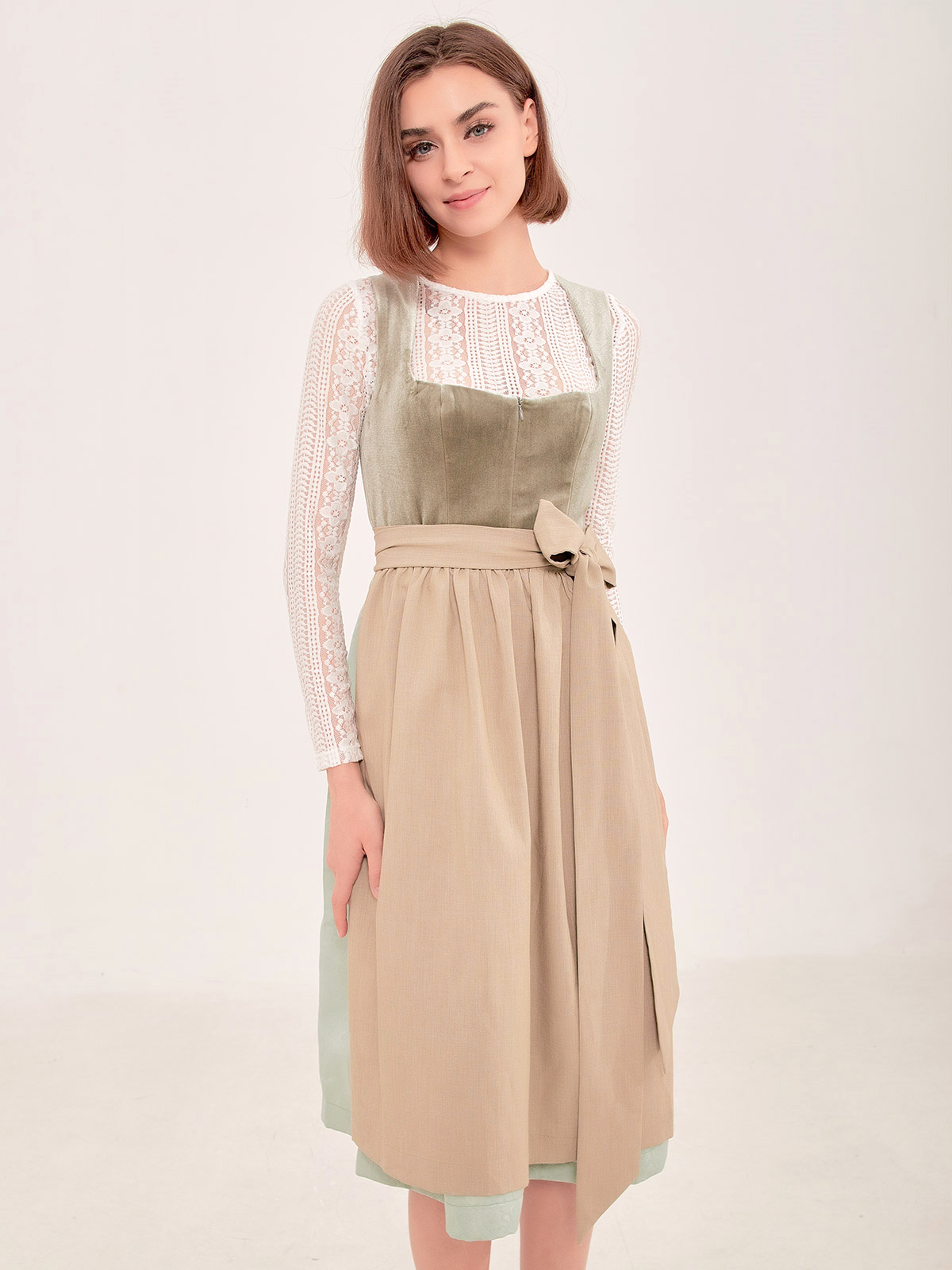 Modernes Dirndl in Grün