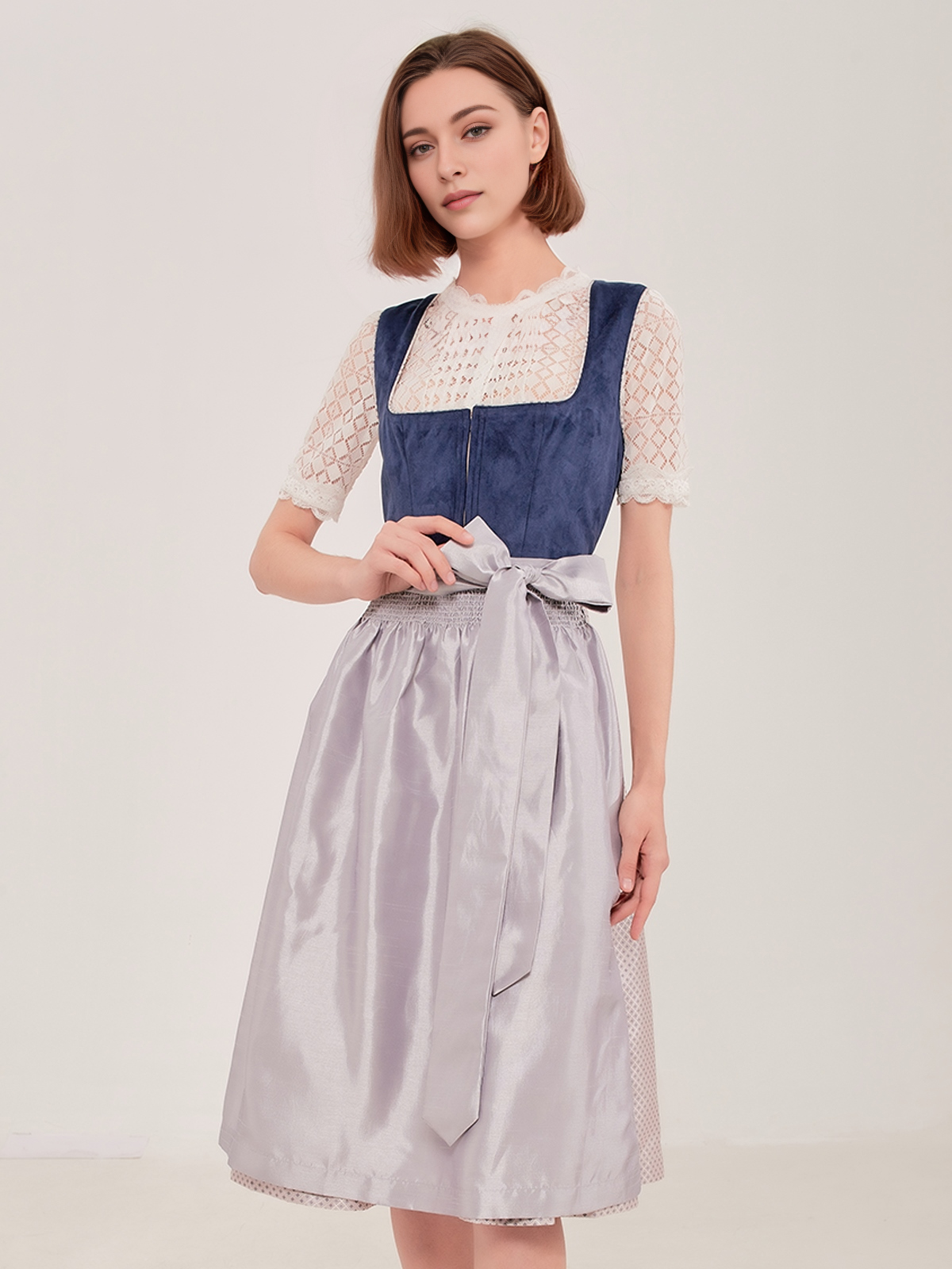 Dirndl mit Ausschnitt in Blau