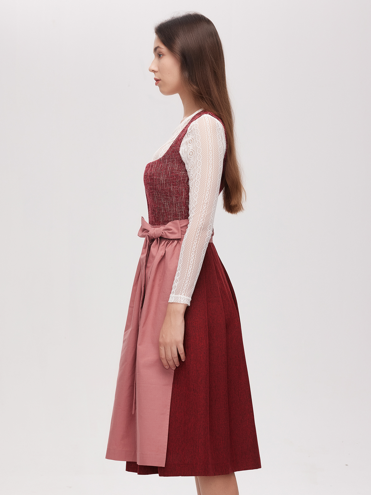 Dirndl Orange mit eleganter Bluse