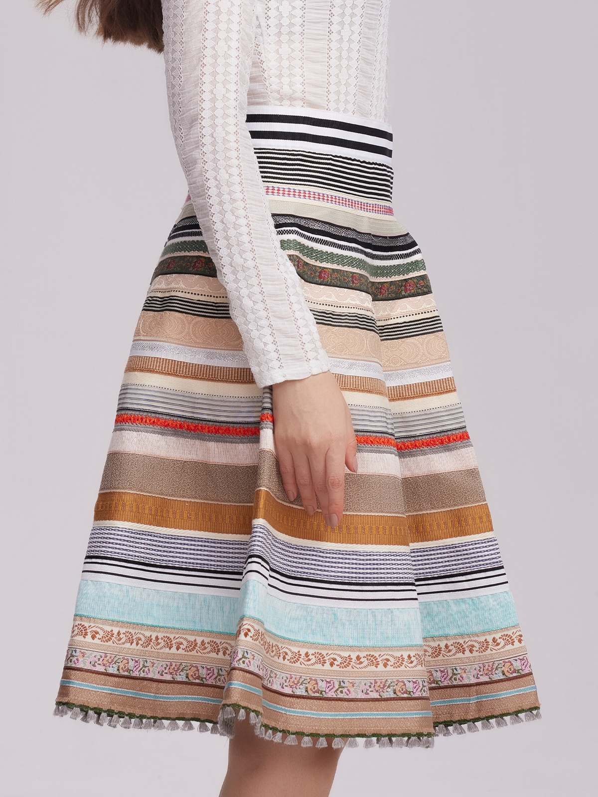 Modernes gelb Dirndl mit schlanker Silhouette