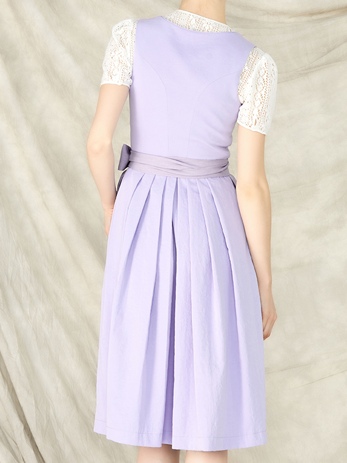 Dirndl mit Trachtenbluse Spitze in Lila