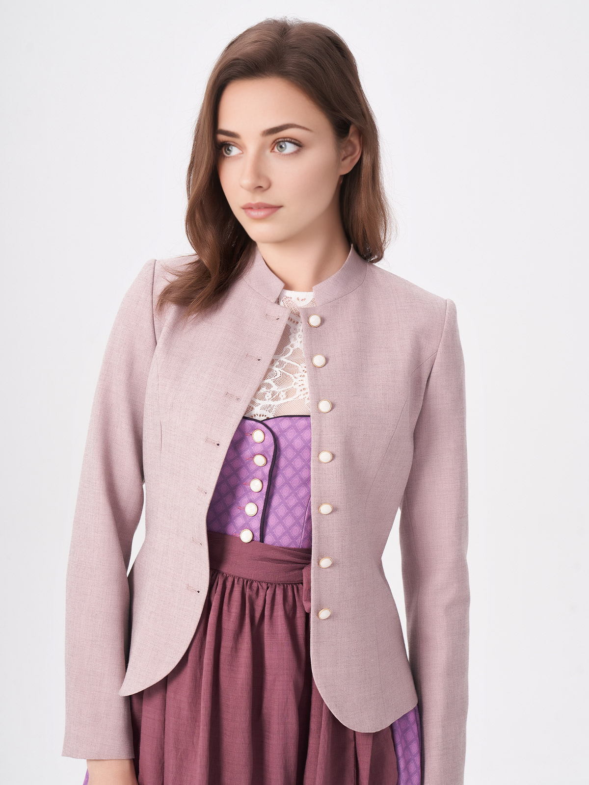 Modernes Dirndl mit Strickjacke