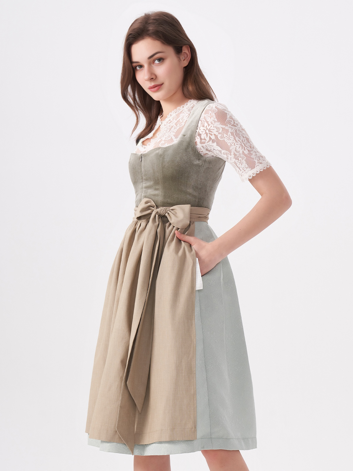 Dirndlbluse schwarz kurzarm in eleganter Ausführung