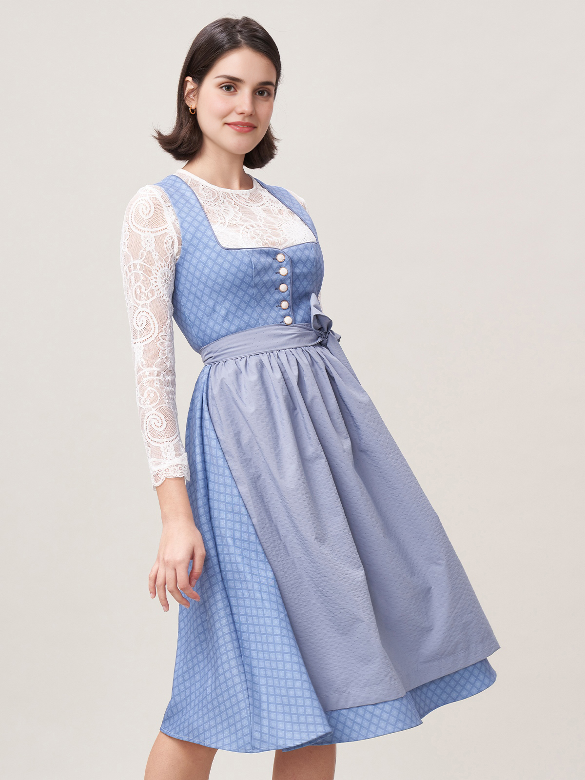 Dirndl mit blauem Ausschnitt
