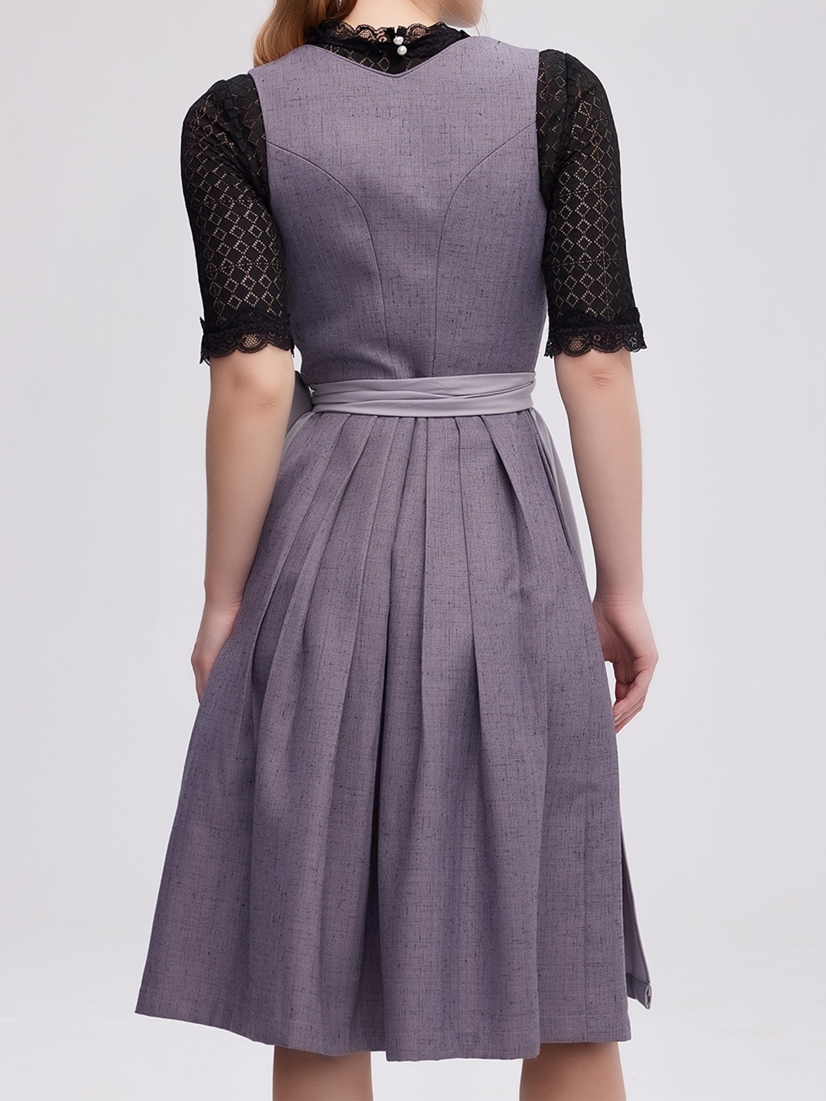 Dirndl Royalblau mit graziler Silhouette