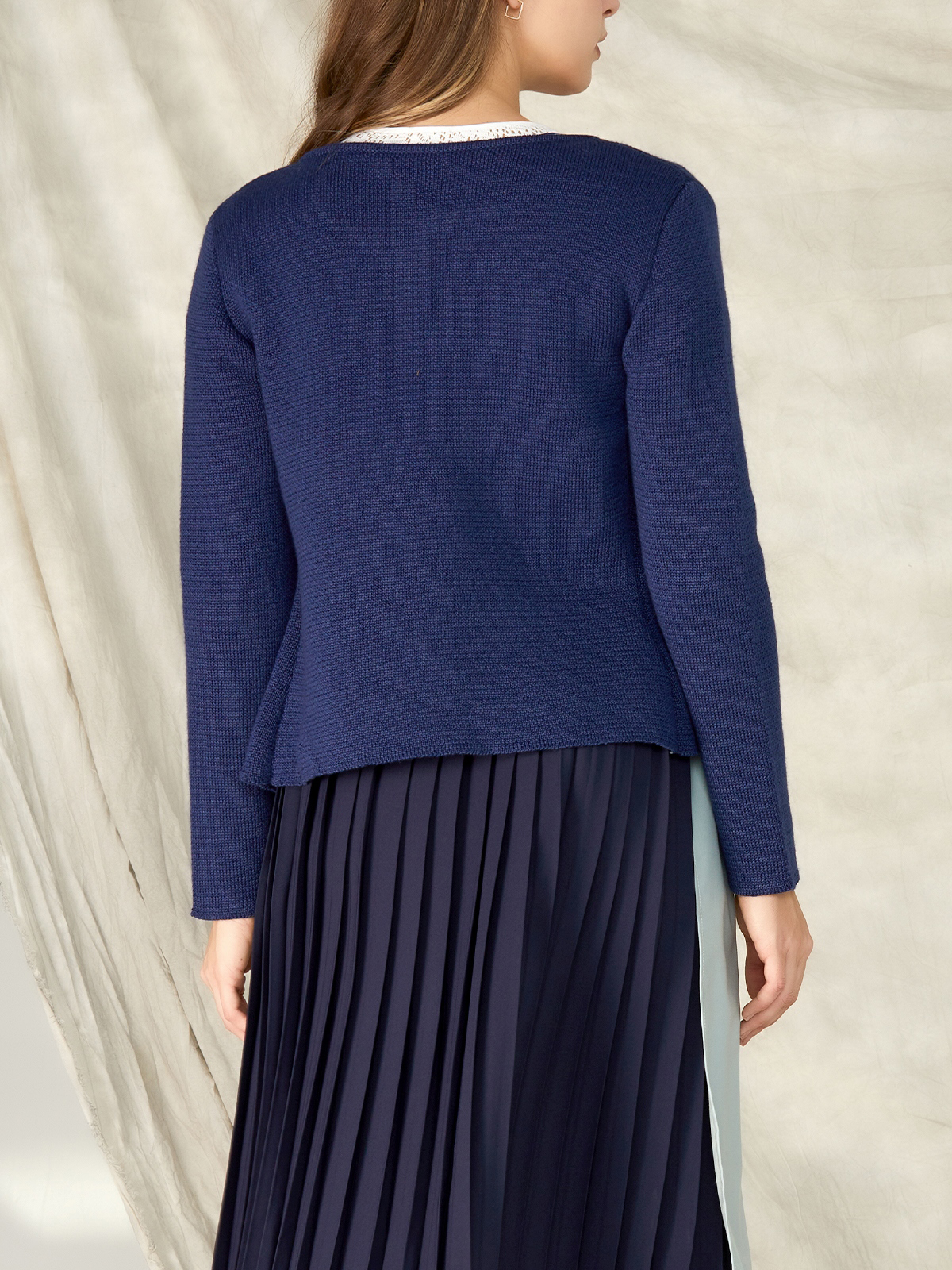 Oranges Dirndl mit maritimem Charme