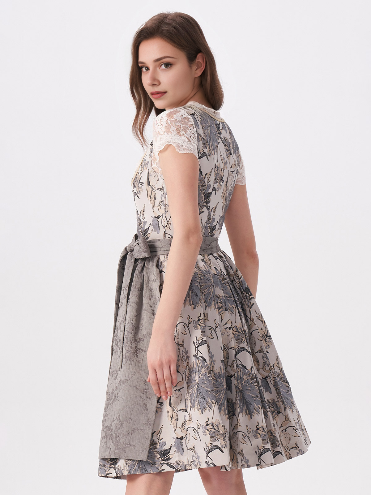 Dirndl mit Herzausschnitt in Grau