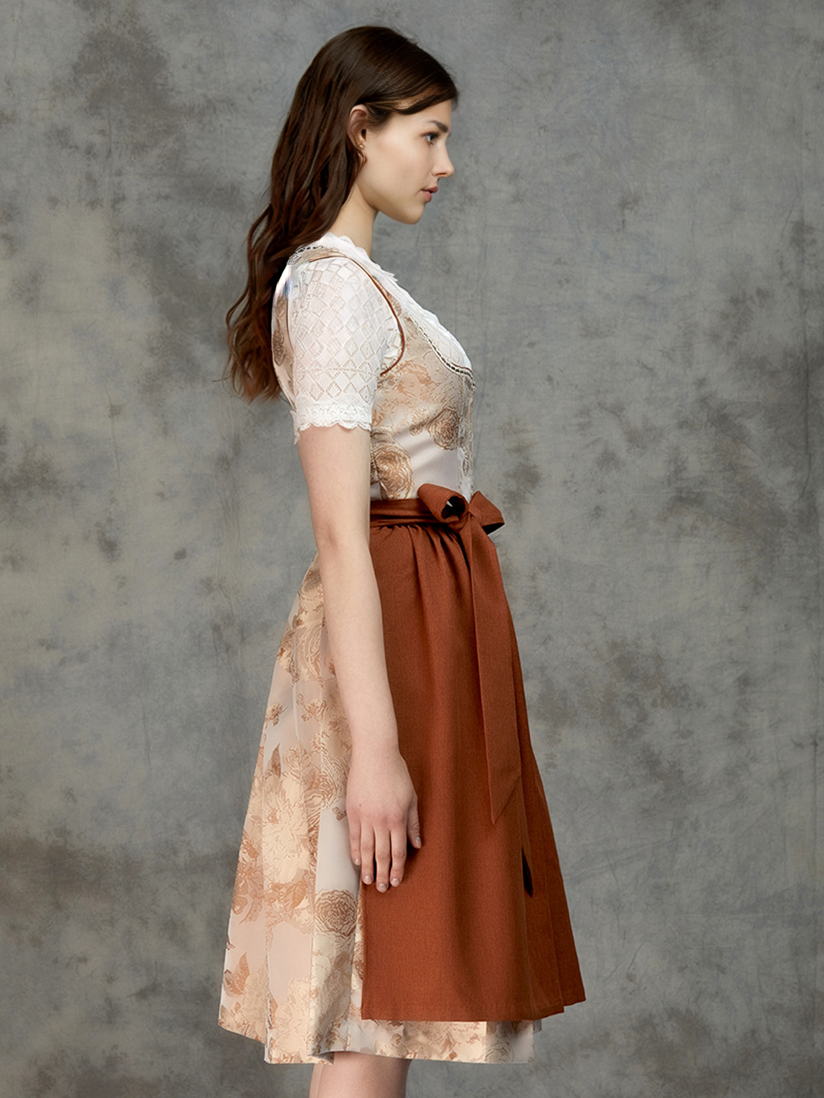 Dirndl in Braun – ein zeitloser Klassiker