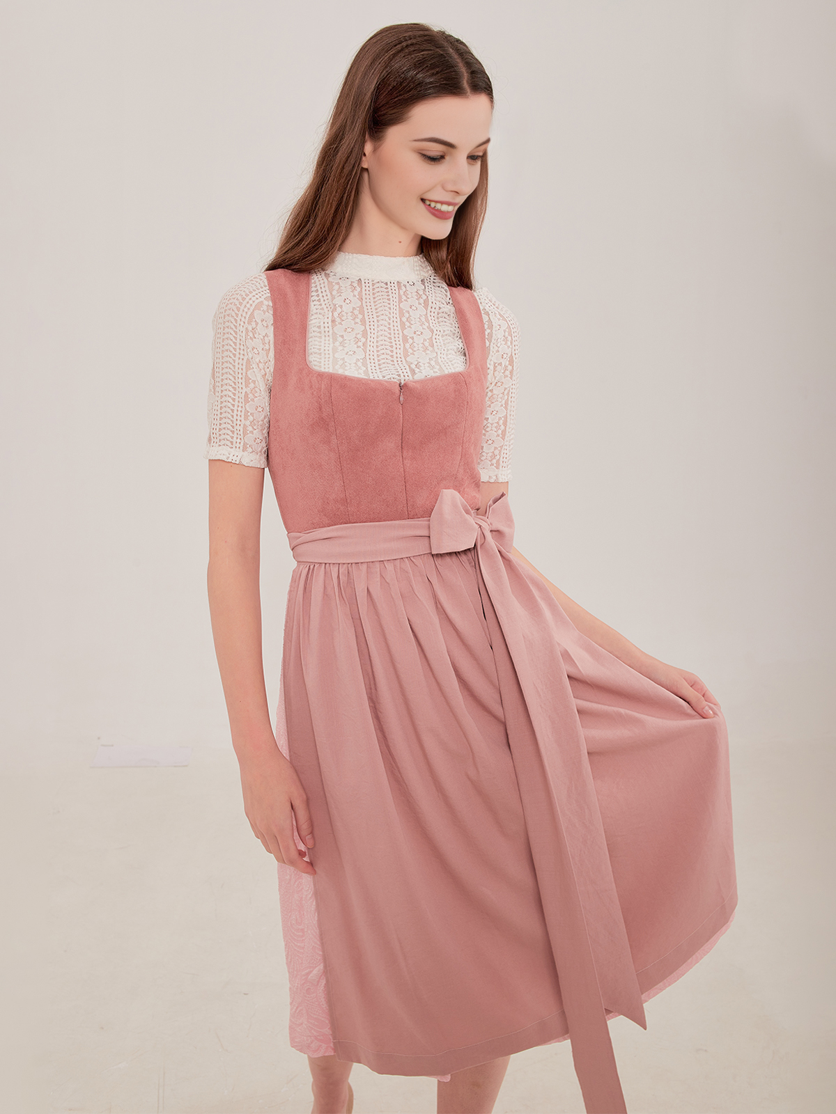 Modernes Dirndl in Rosa – feminin & trendy