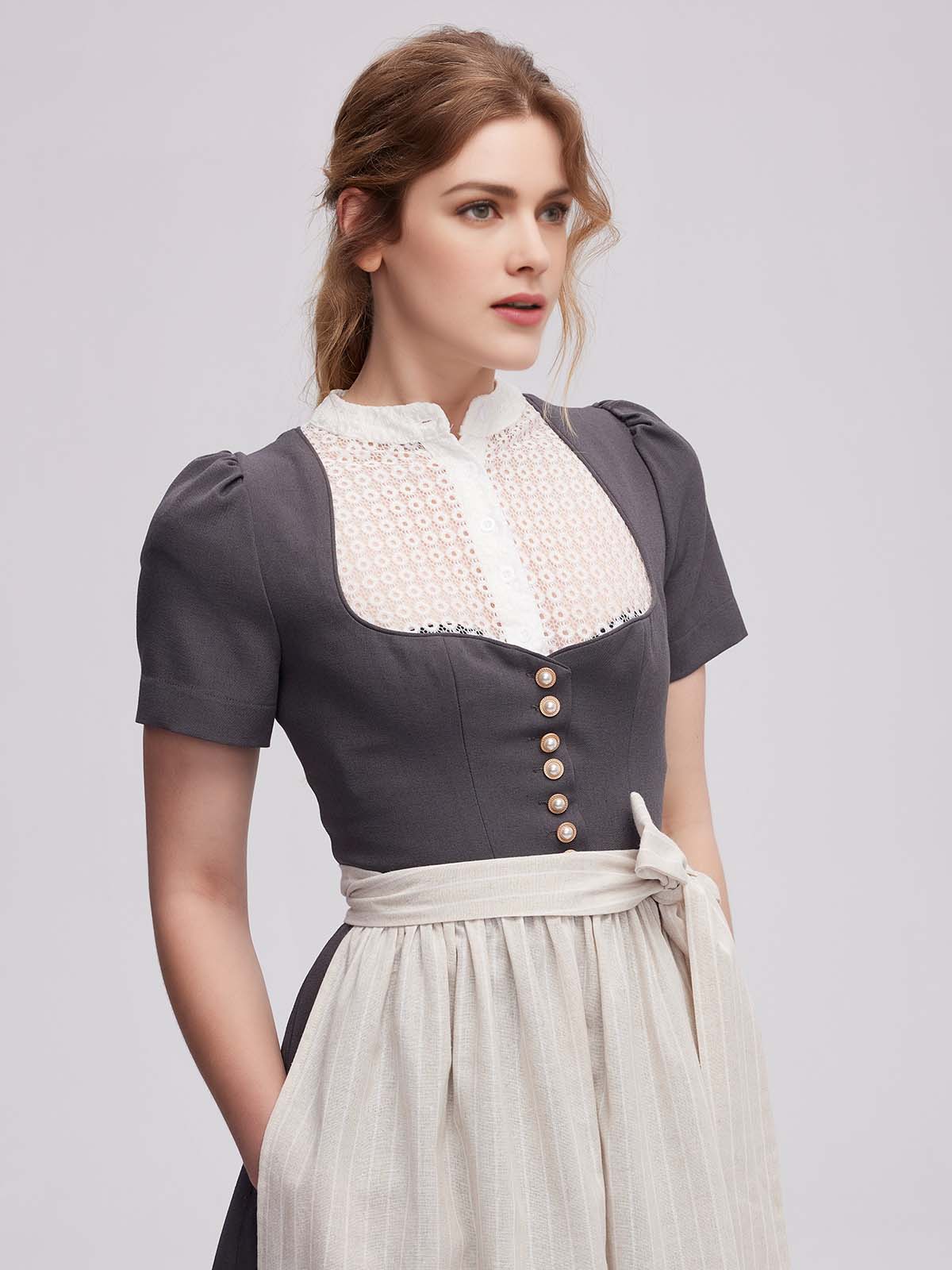 Moderne Dirndl in Grau – elegant und alltagstauglich