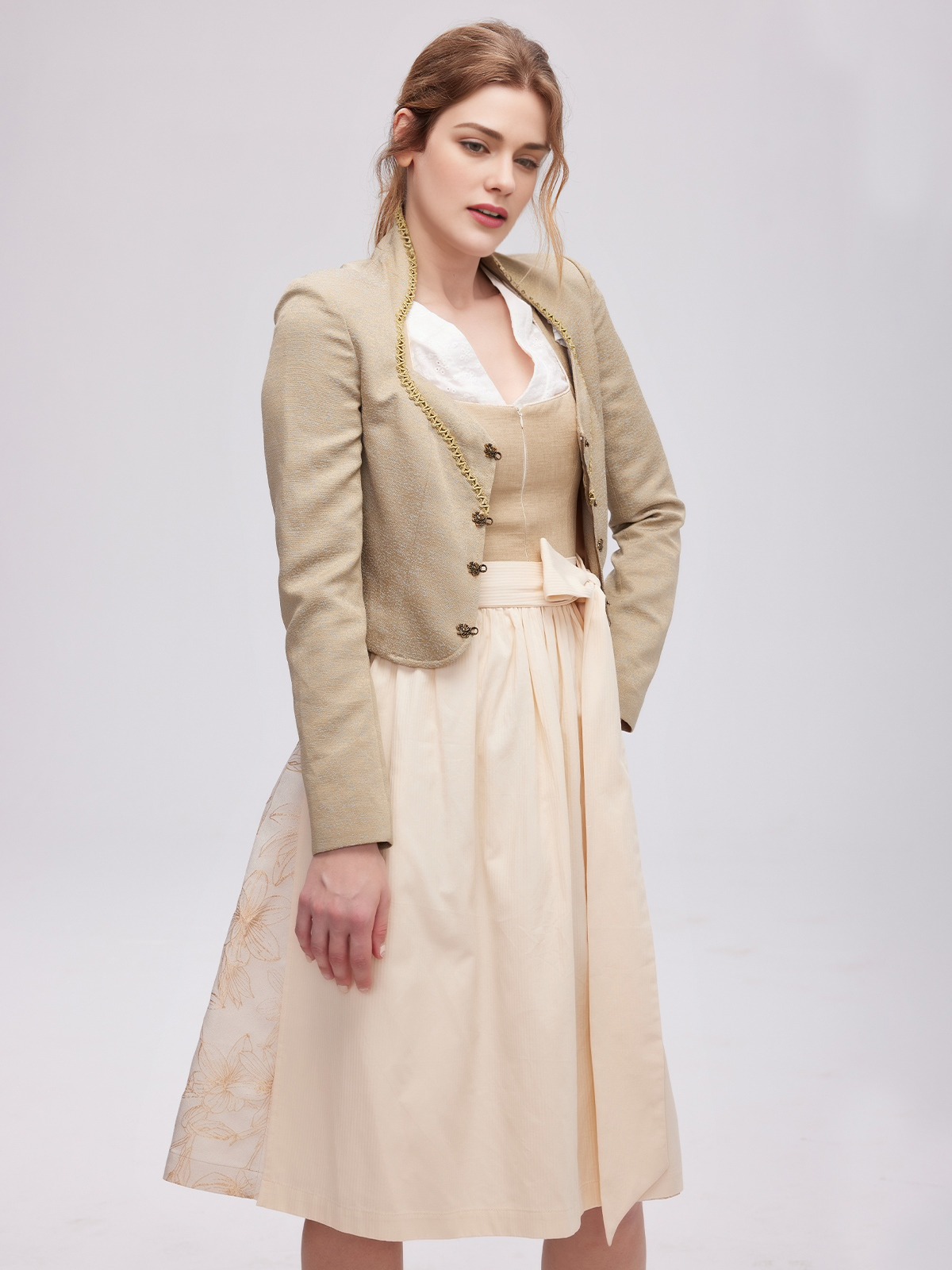 Dirndl Grün – Eleganz trifft Natur