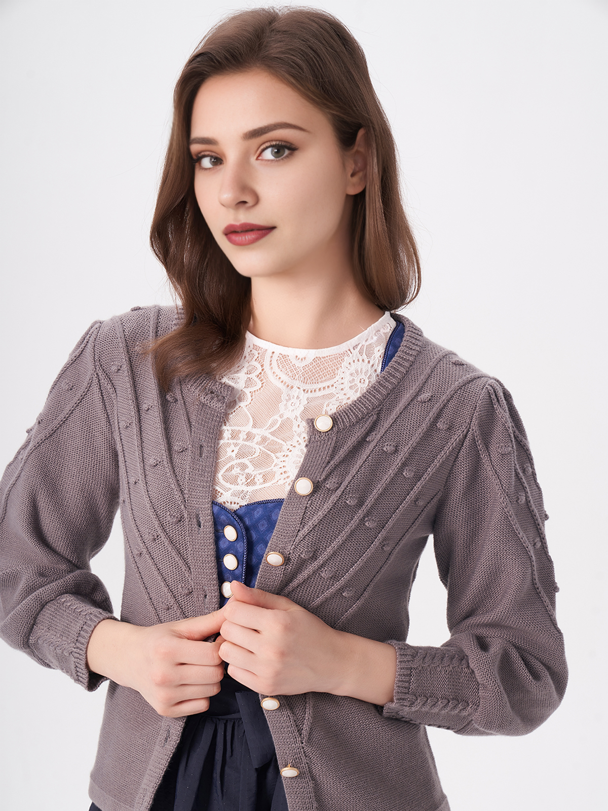 Dirndl Hellgrau mit modernem Twist