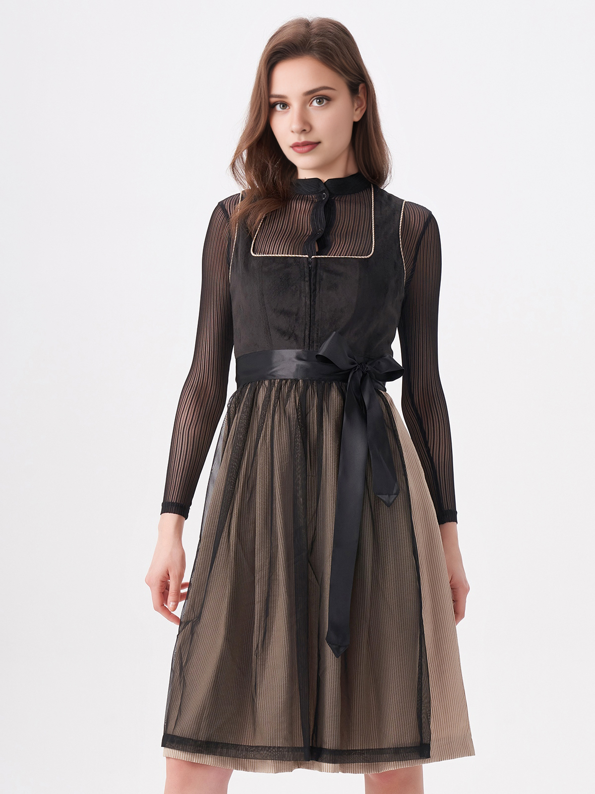 Modernes Samt Dirndl Beige in urbanem Setting