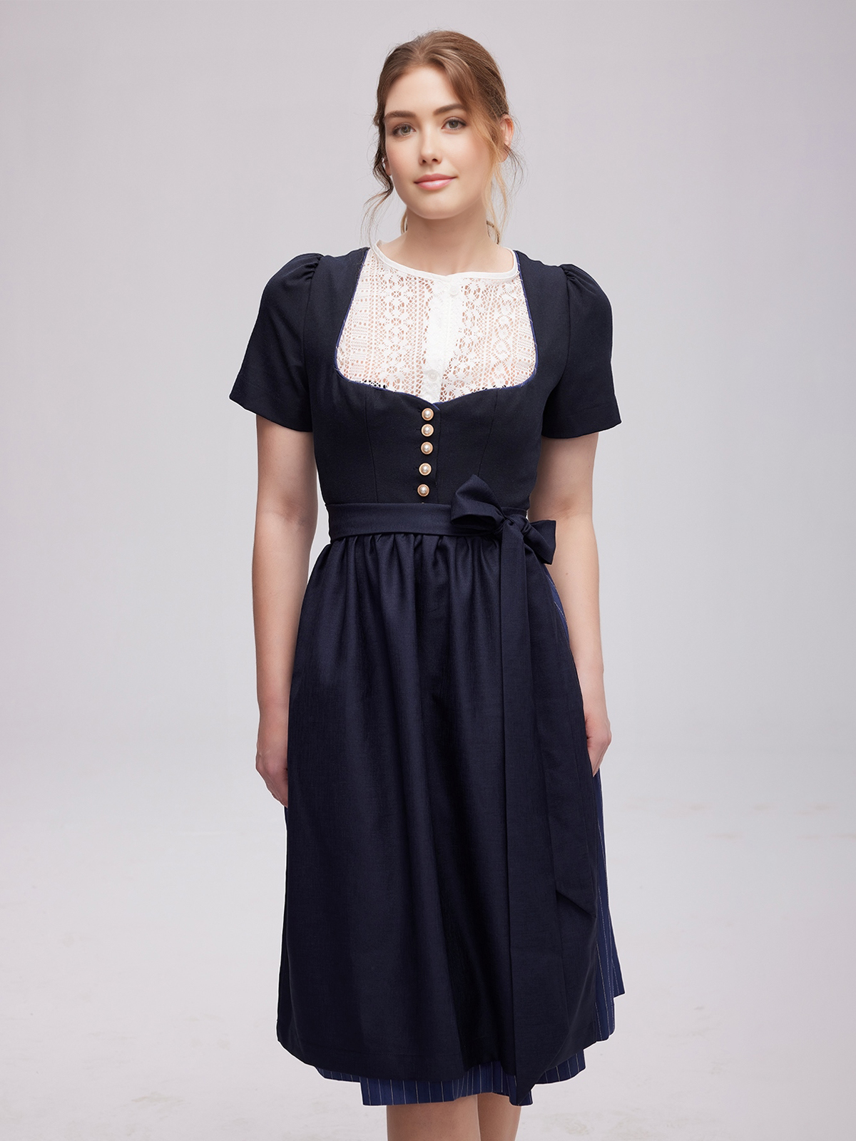 Modernes Dirndl in Blau