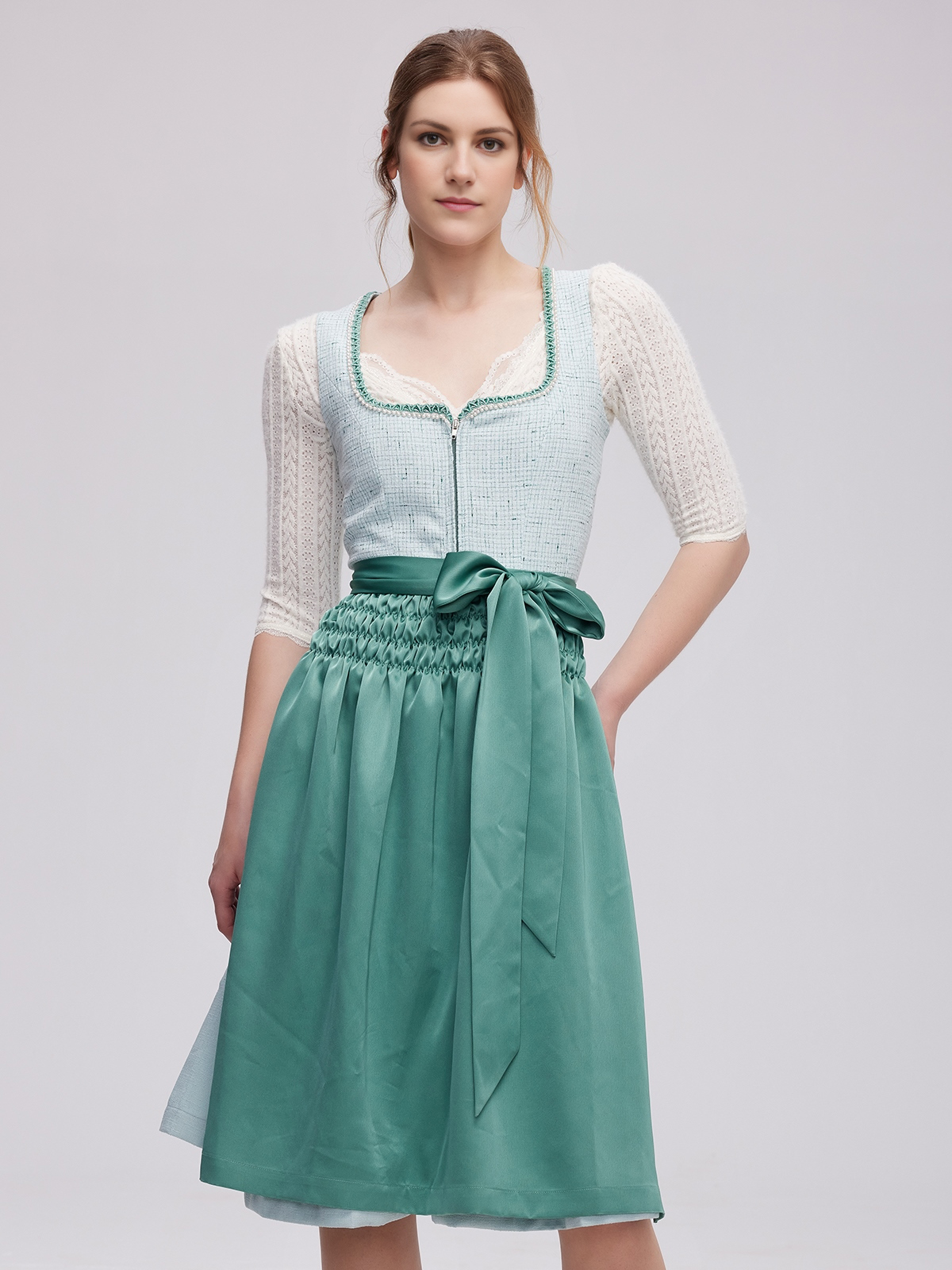 Dirndl grau blau mit floralen Details