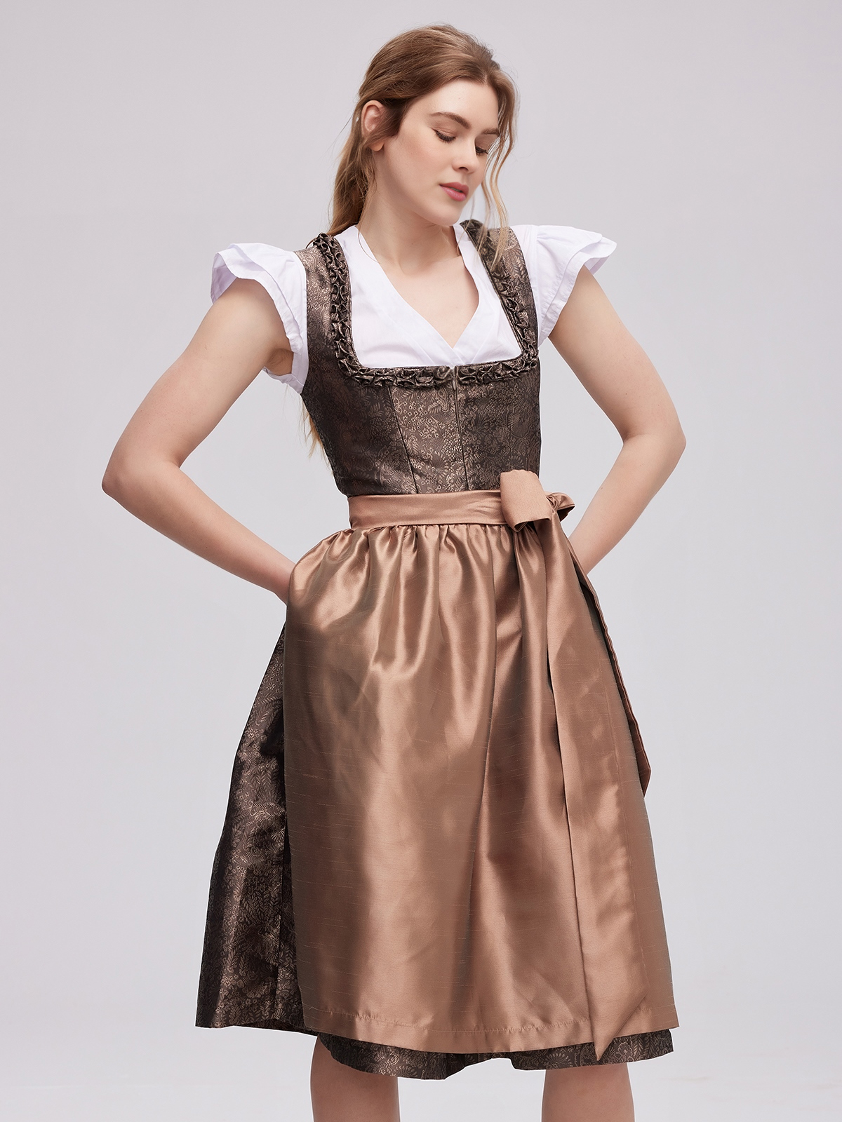 Braunes Dirndl – zeitlos und elegant