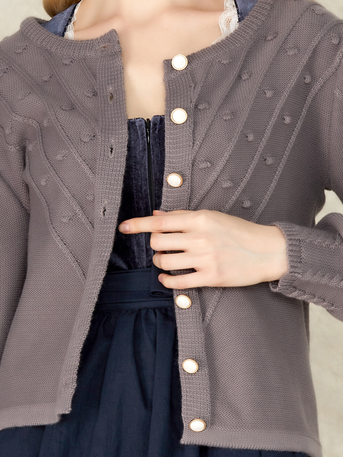 Dirndlbluse mit Lochausschnitt