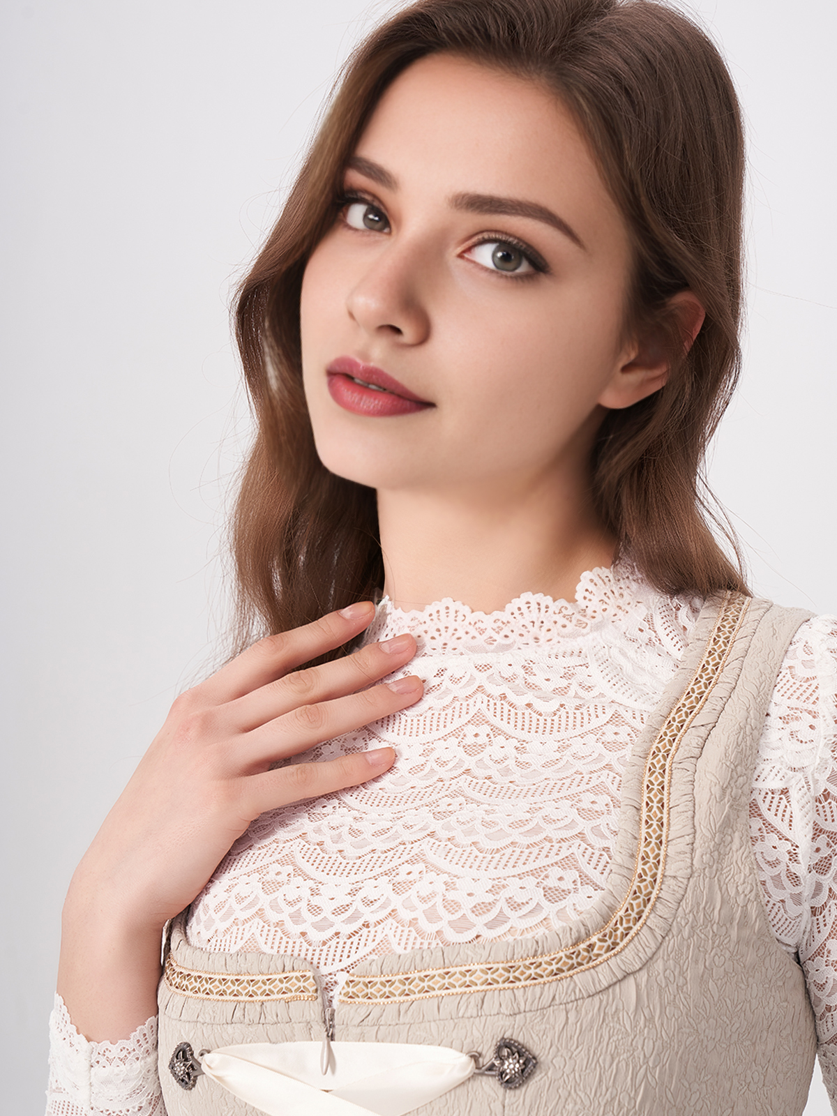 Elegantes beiges Dirndl von Jamei