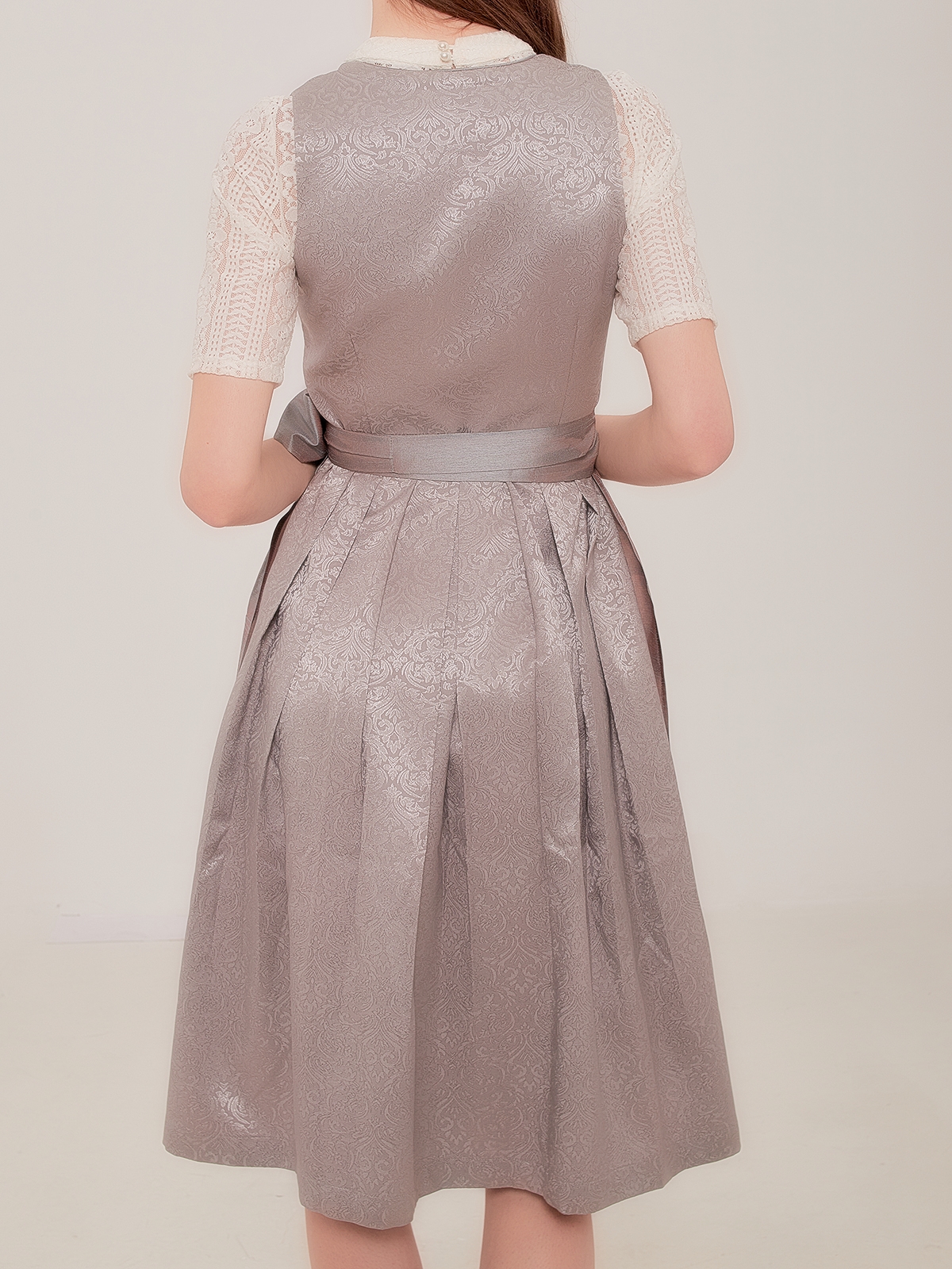 Dirndlbluse dunkelgrün – stilvoll und vielseitig