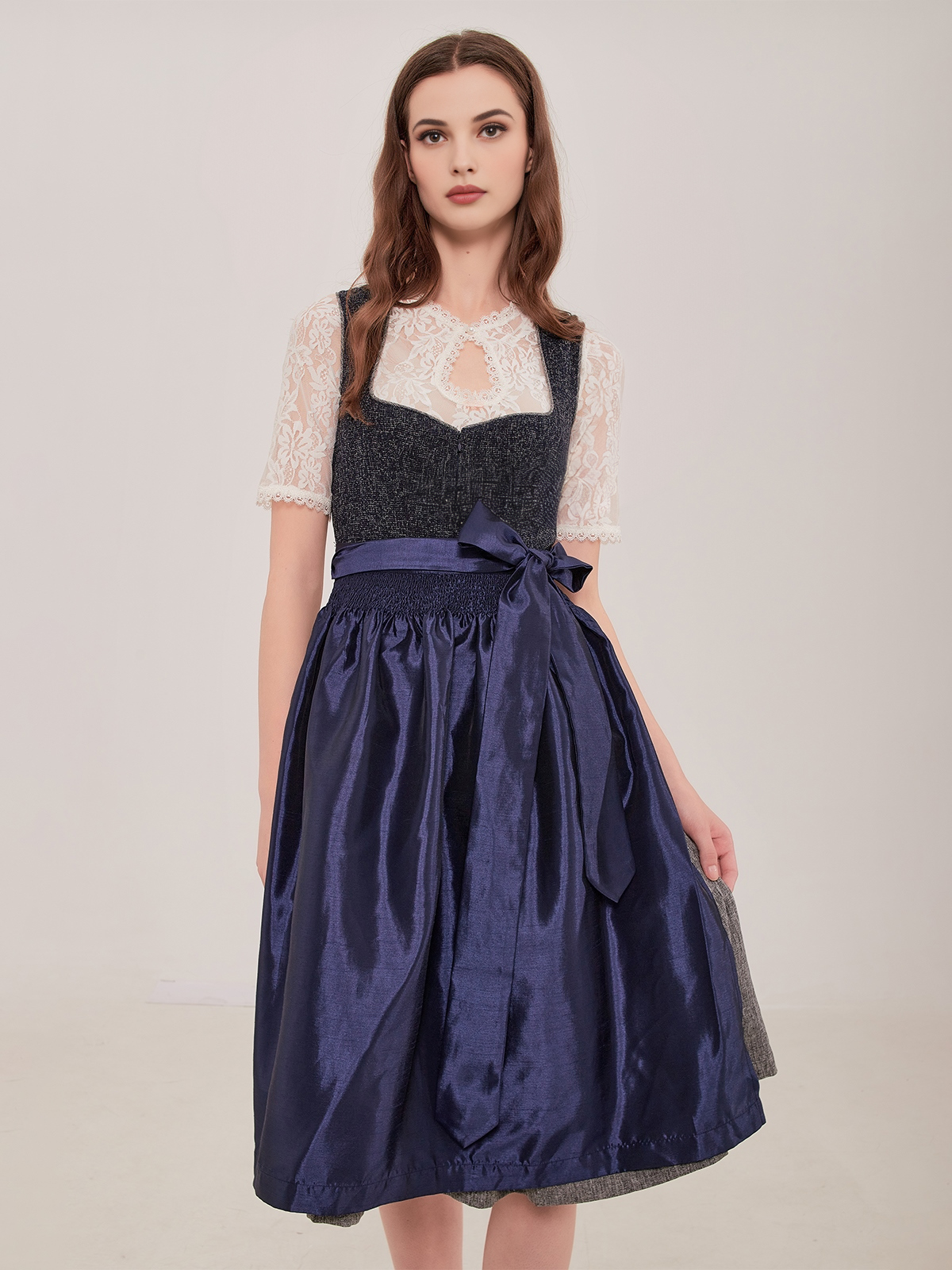 Dirndl in Blau – ein zeitloser Klassiker