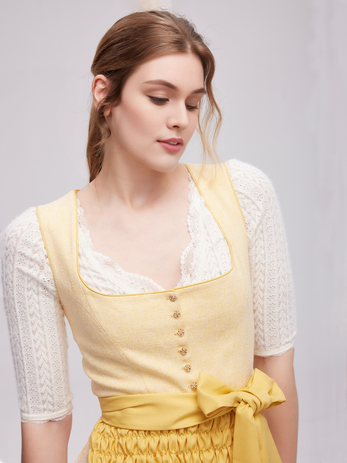 Dirndl in Gelb mit modernem Twist