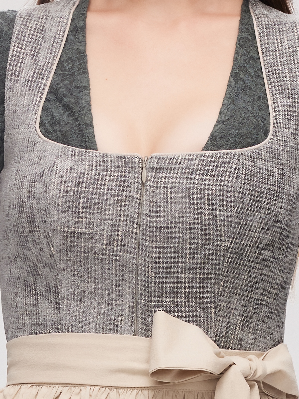 Dirndlbluse hochgeschlossen langarm in Grün